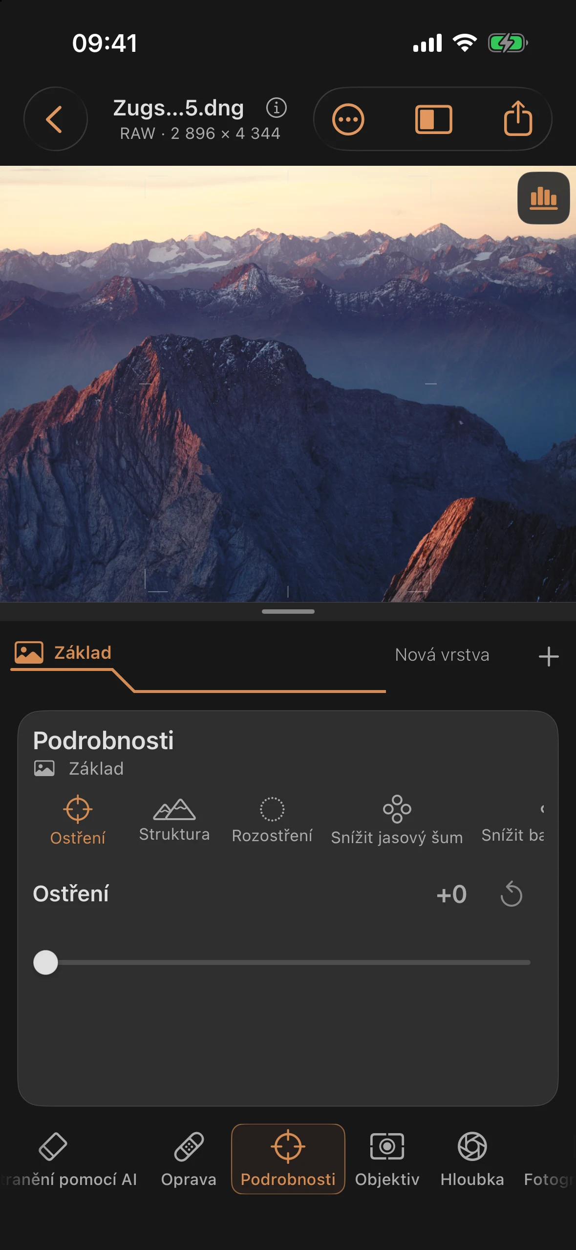 Podrobnosti: Zaostření, redukce šumu a rozostření