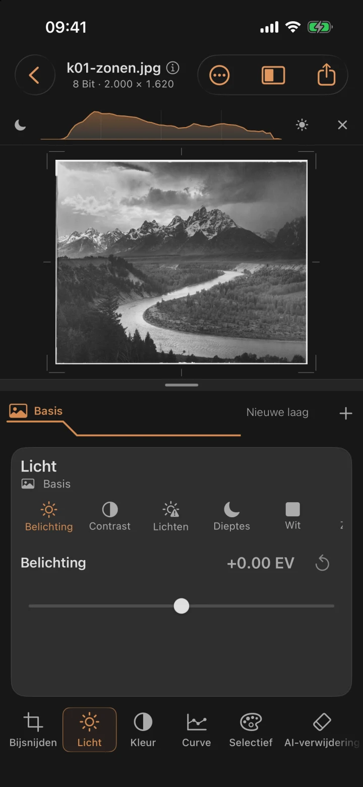 Onbewerkte, platte scan van de Teton-opname