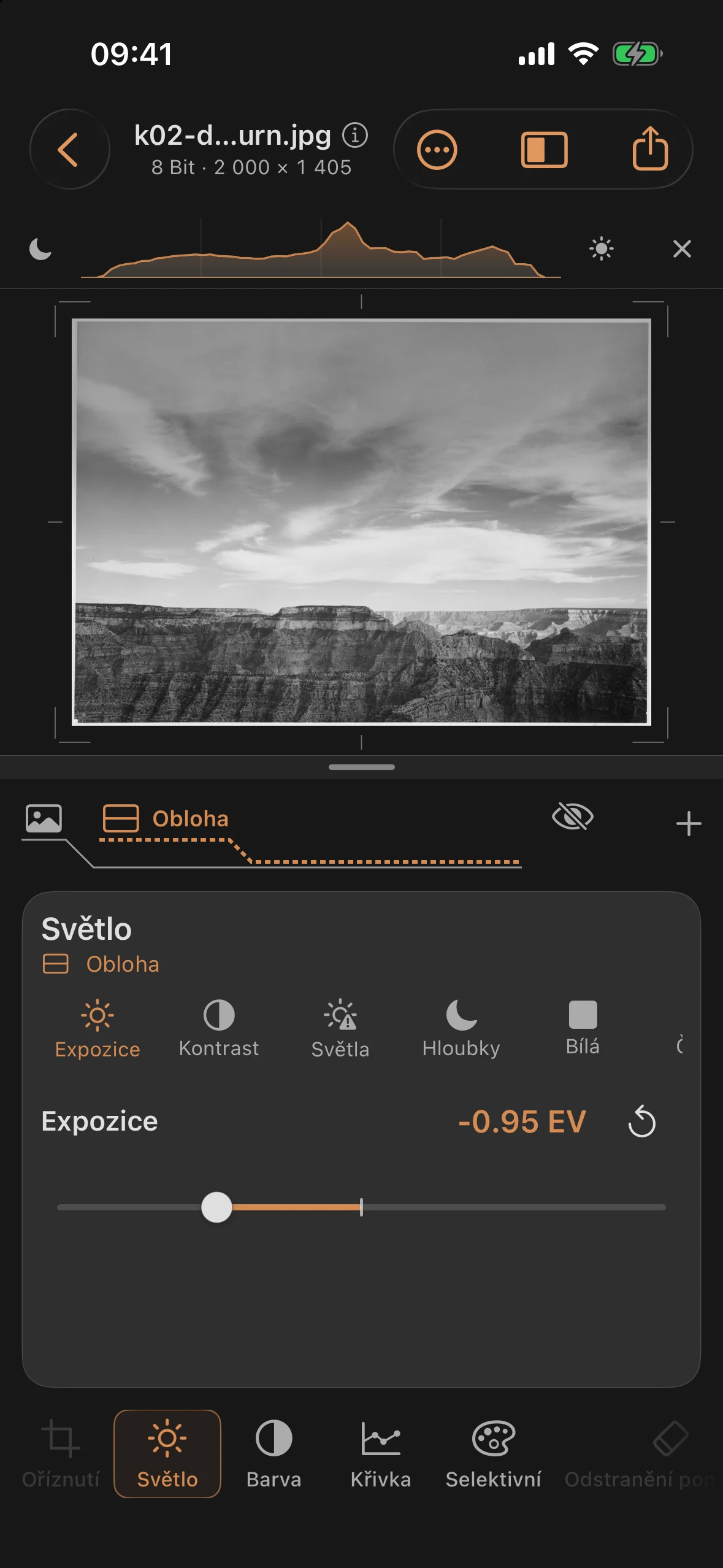 Aktivní maska oblohy v nástroji Světlo s expozicí −0,95 EV