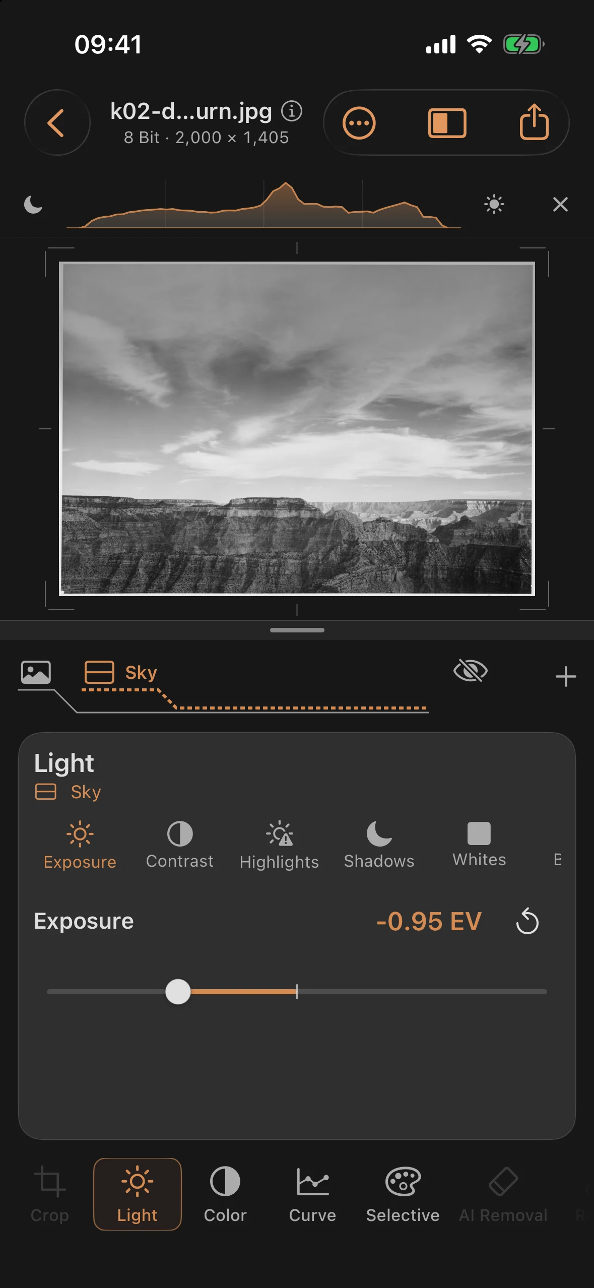 Active sky mask in the Light tool with Exposure −0.95 EV