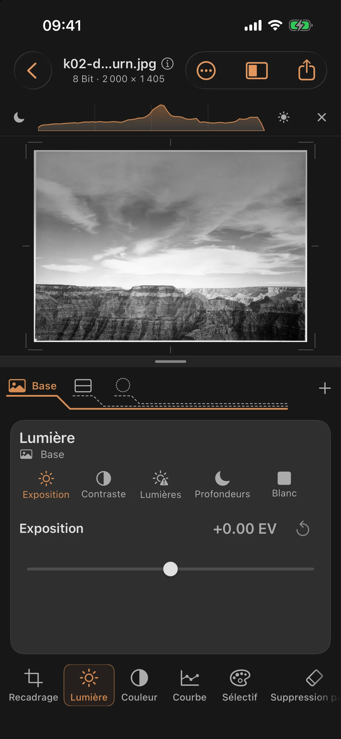 Image finale avec un ciel surexposé, une paroi de canyon sous-exposée et un point noir défini