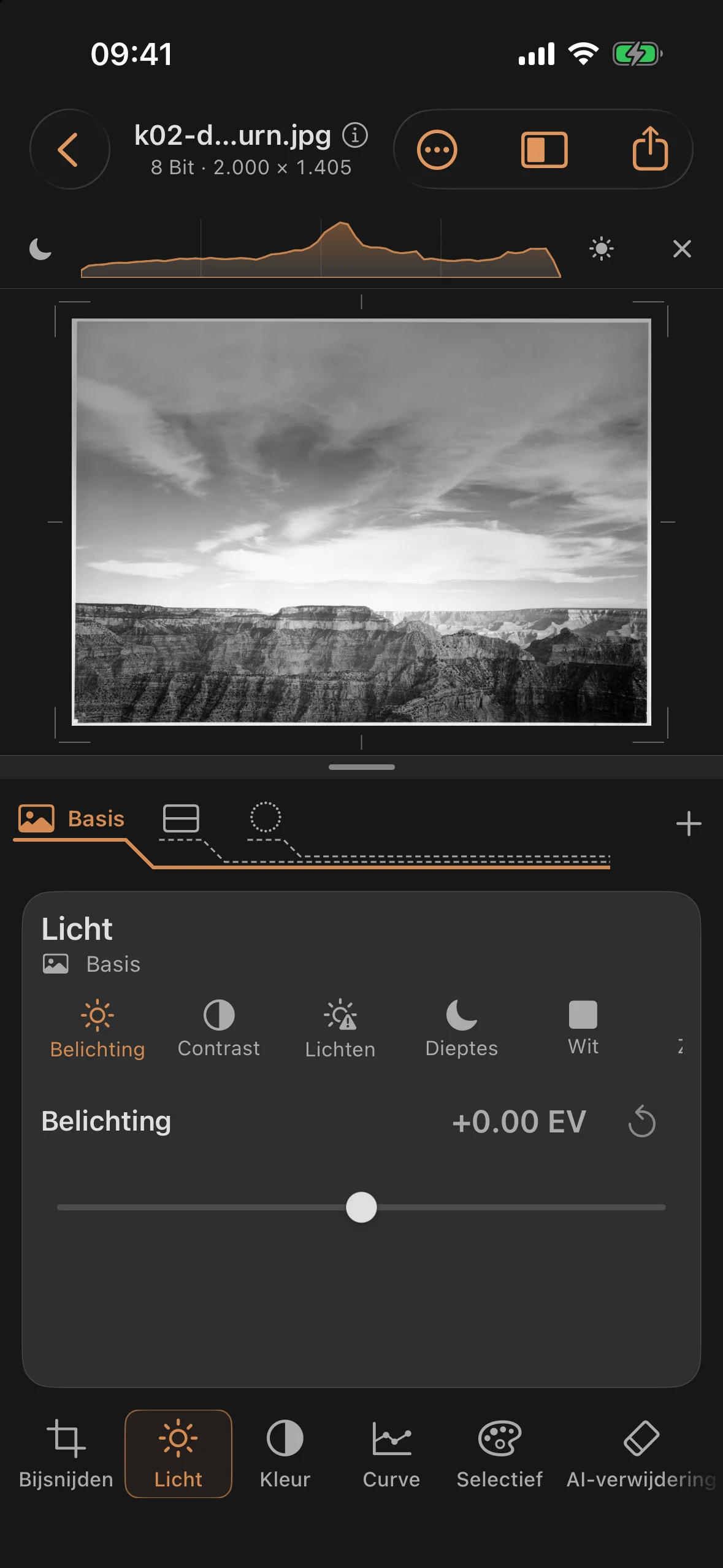 Afgewerkte foto met een lichter gemaakte lucht, een donkerder gemaakte canyonwand en een ingesteld zwartpunt