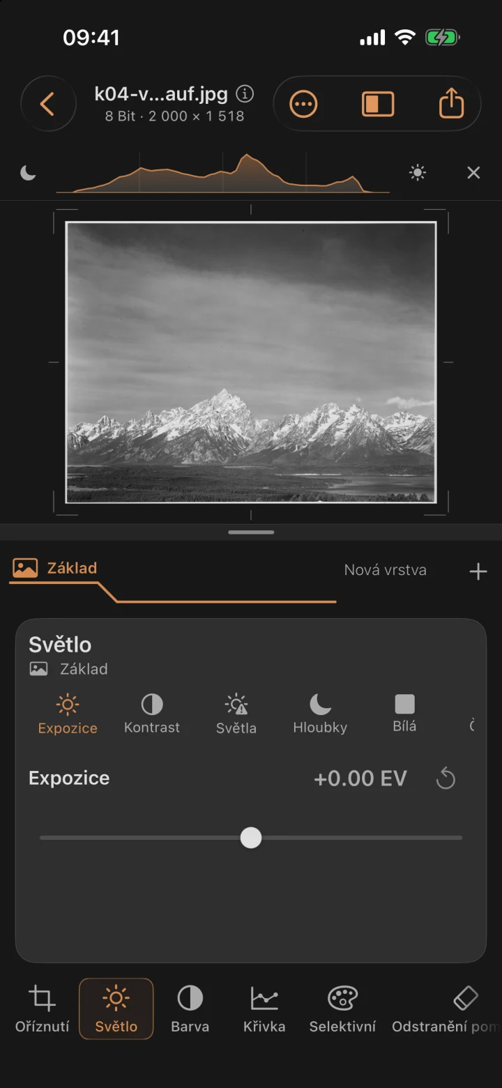 Panorama s vybledlou oblohou