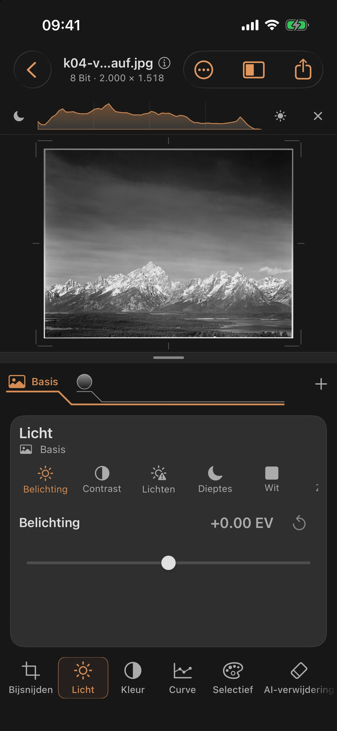 Voltooid Teton-panorama met een donkere lucht en een gedetailleerde voorgrond