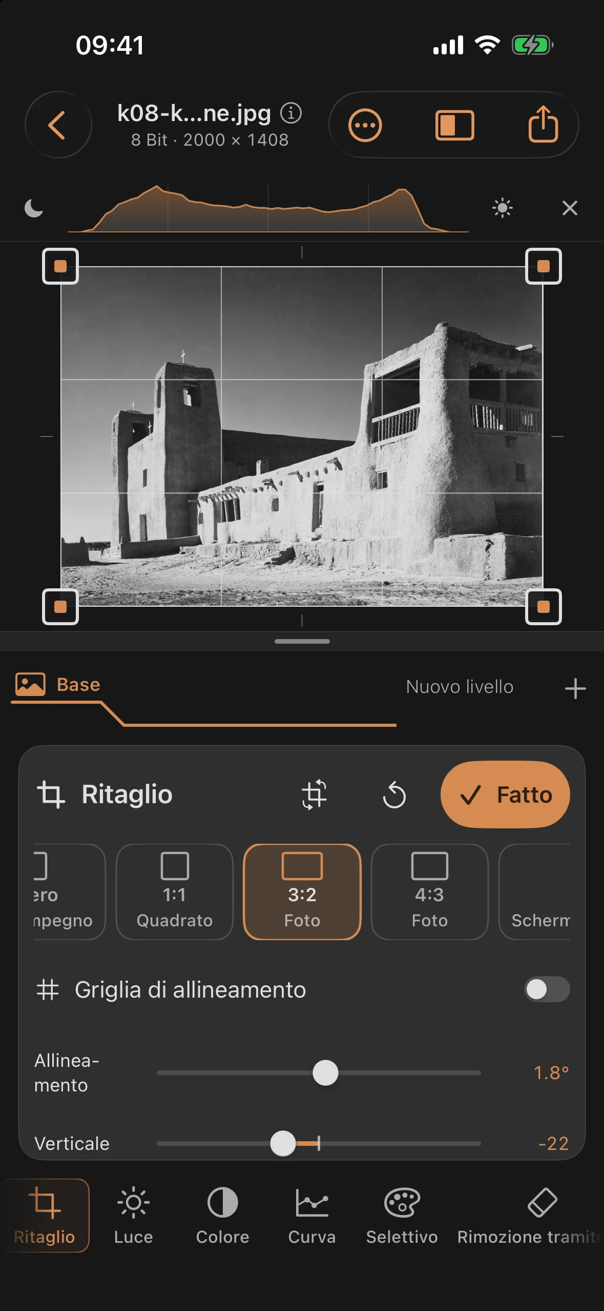 Versione raddrizzata con linee verticali allineate, allineamento di 1,8 gradi e correzione trapezoidale