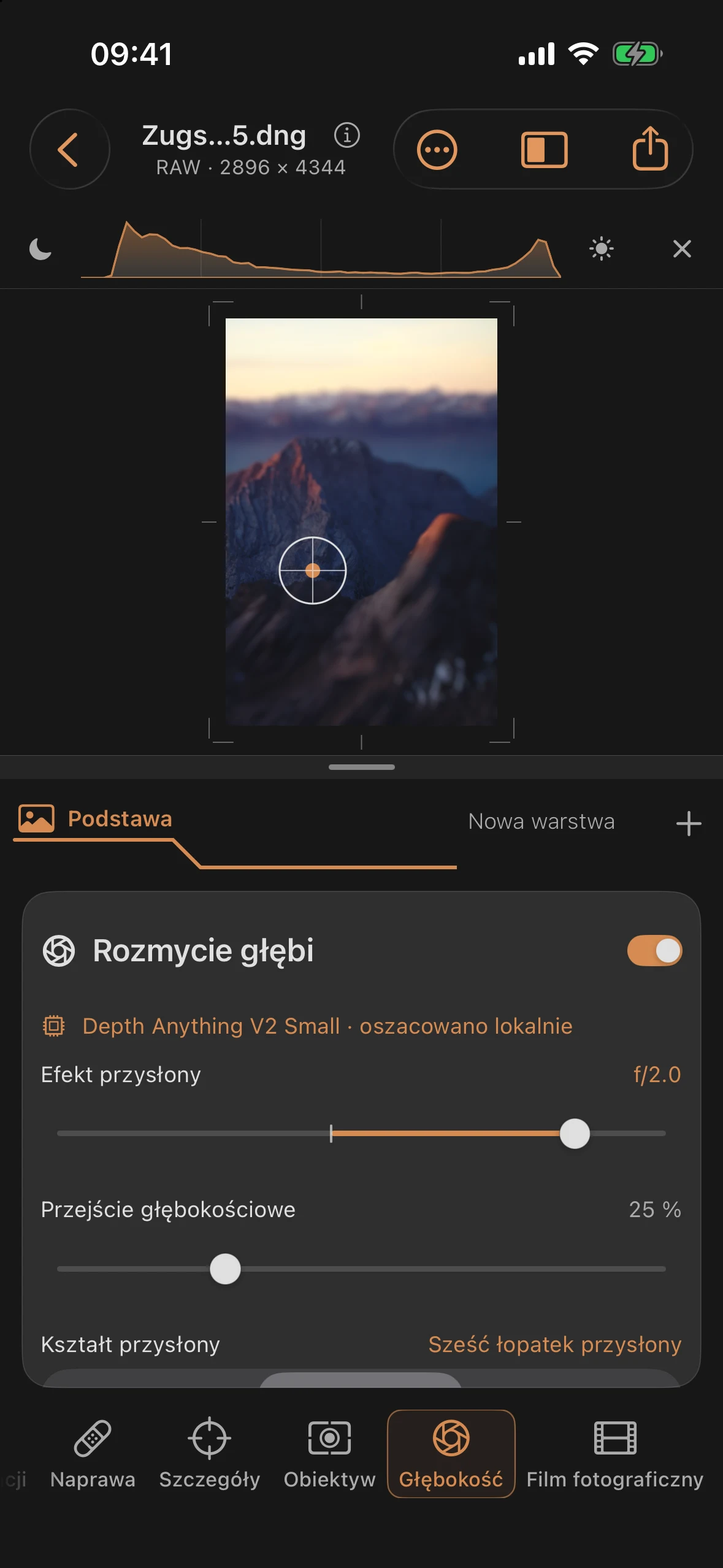 Efekt bokeh z oszacowaniem głębi za pomocą AI, punkt ostrości na obiekcie, przysłona f/2,0